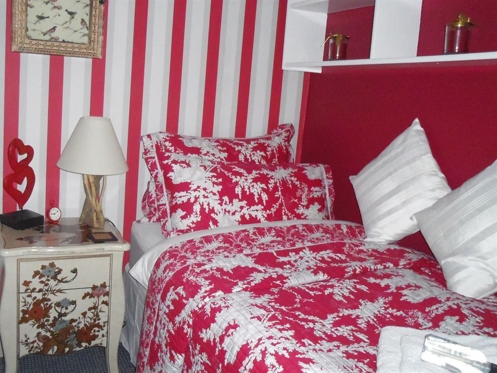 Holly House Bed And Breakfast And Apartments เฮริฟอร์ด ภายนอก รูปภาพ