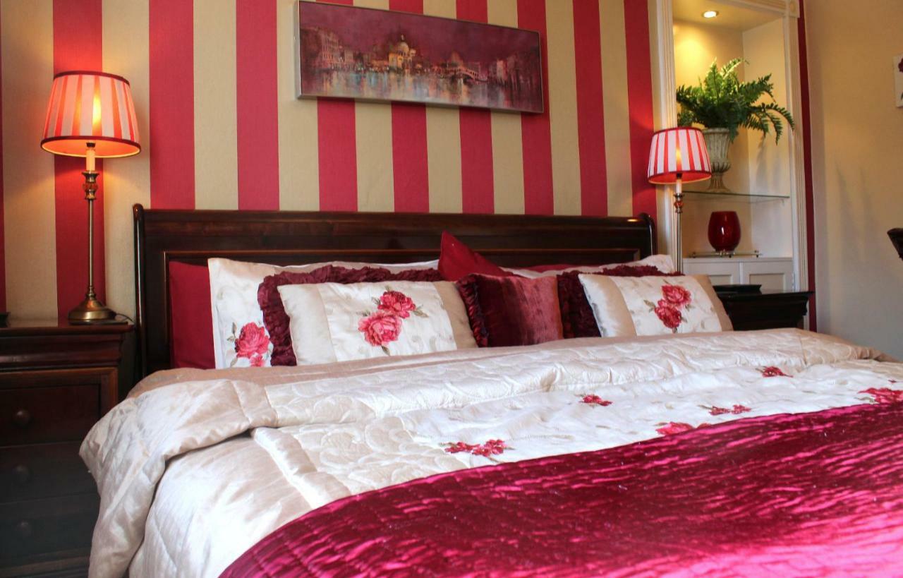 Holly House Bed And Breakfast And Apartments เฮริฟอร์ด ภายนอก รูปภาพ