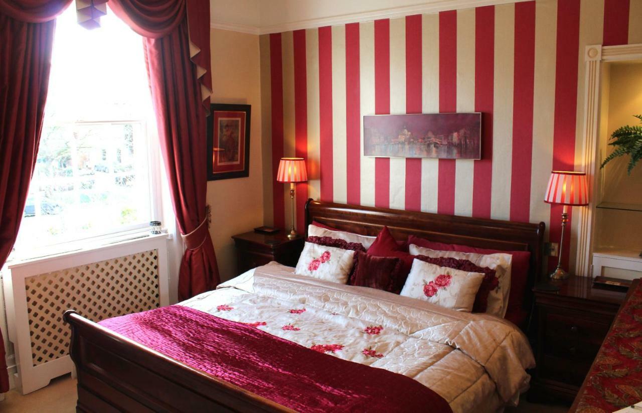 Holly House Bed And Breakfast And Apartments เฮริฟอร์ด ภายนอก รูปภาพ