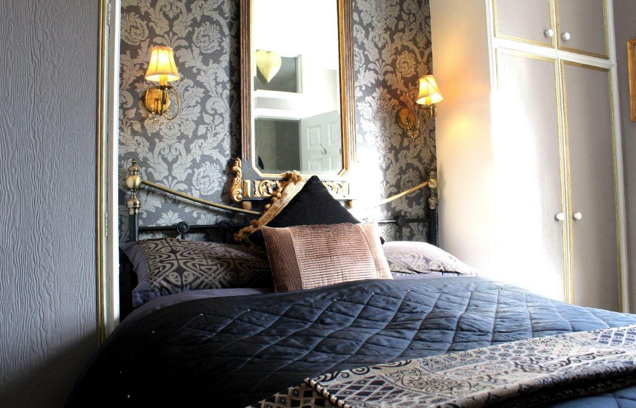 Holly House Bed And Breakfast And Apartments เฮริฟอร์ด ภายนอก รูปภาพ