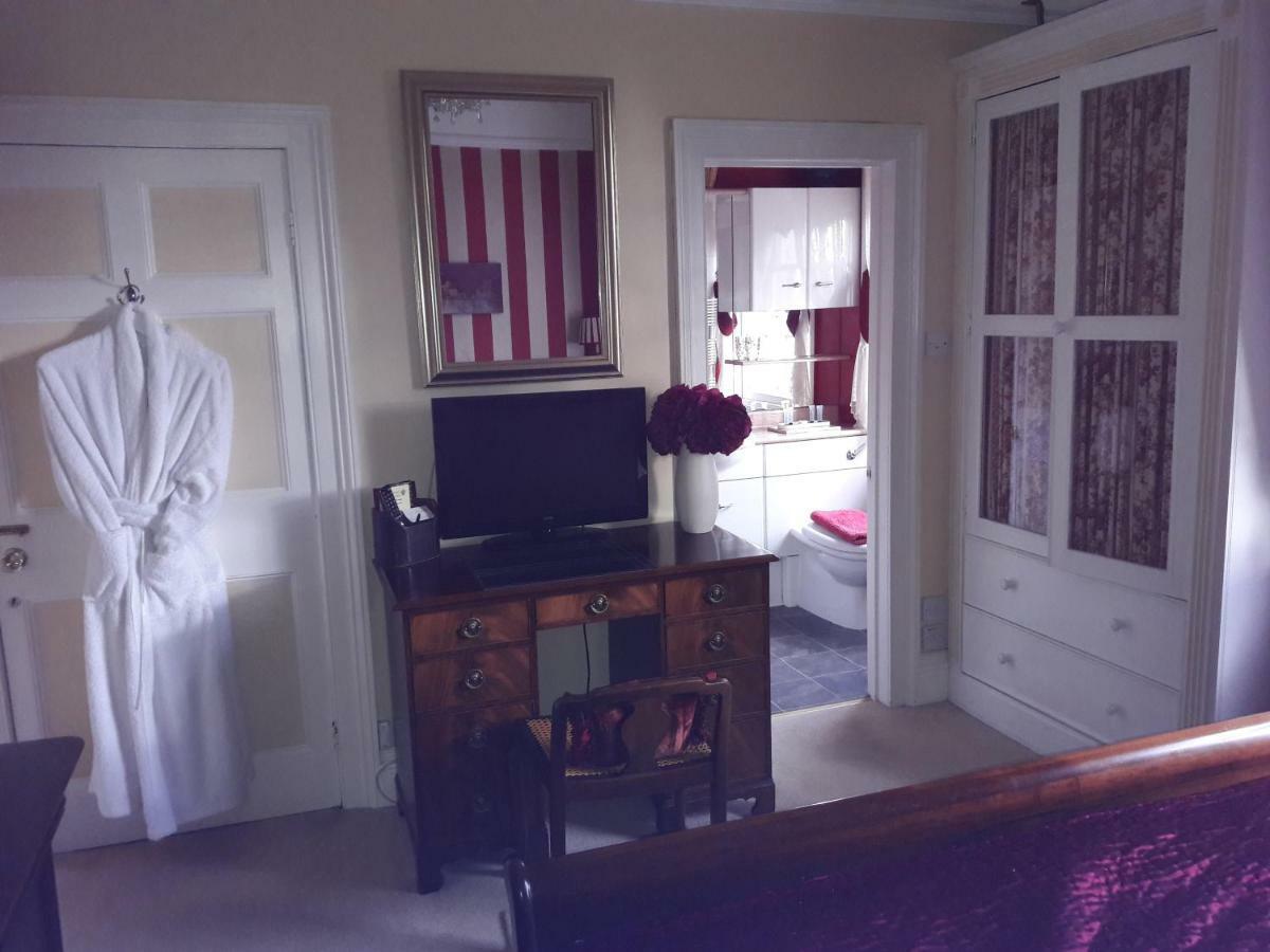 Holly House Bed And Breakfast And Apartments เฮริฟอร์ด ภายนอก รูปภาพ
