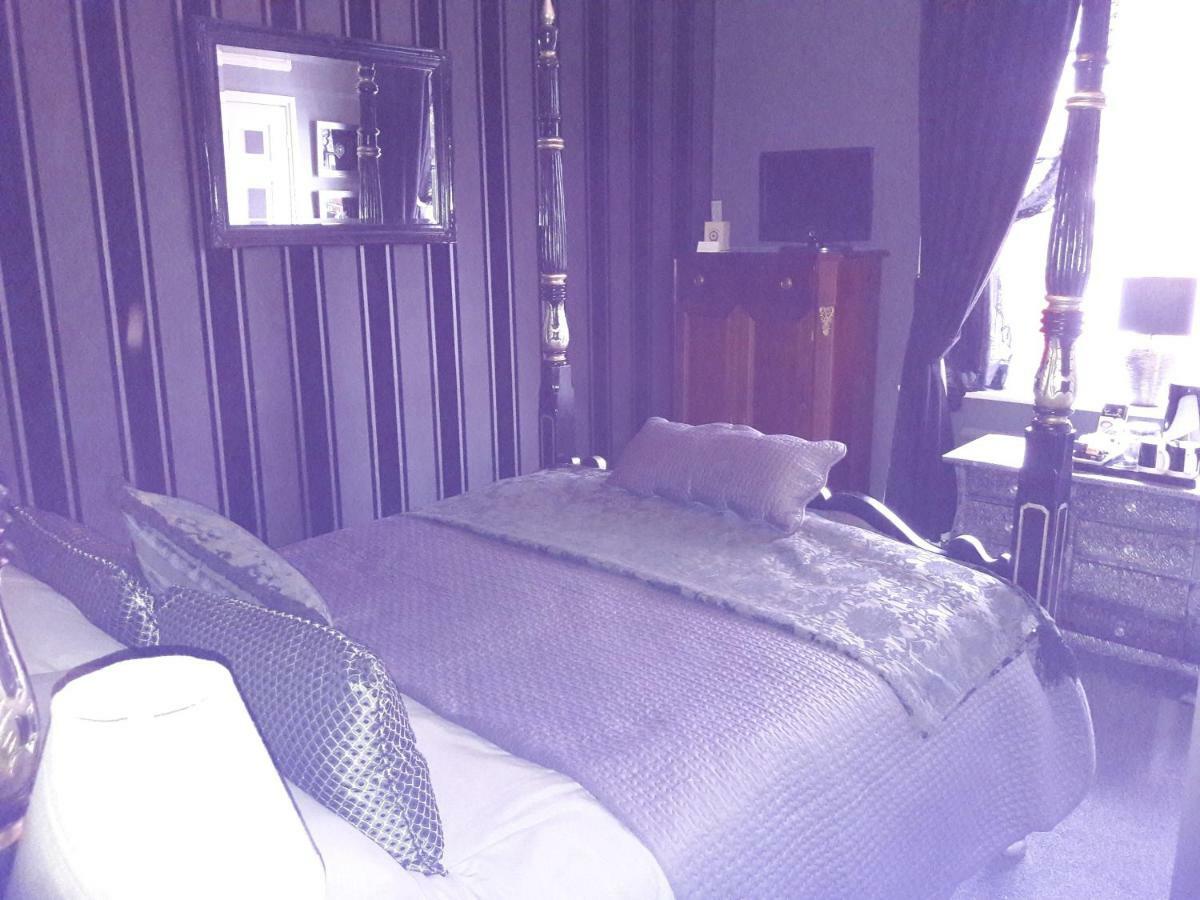 Holly House Bed And Breakfast And Apartments เฮริฟอร์ด ภายนอก รูปภาพ