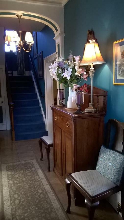 Holly House Bed And Breakfast And Apartments เฮริฟอร์ด ภายนอก รูปภาพ