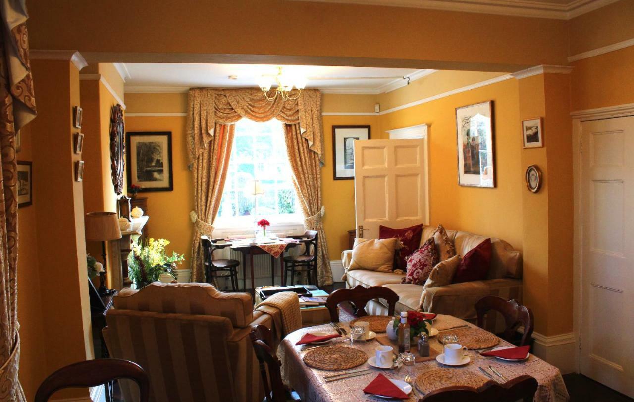 Holly House Bed And Breakfast And Apartments เฮริฟอร์ด ภายนอก รูปภาพ