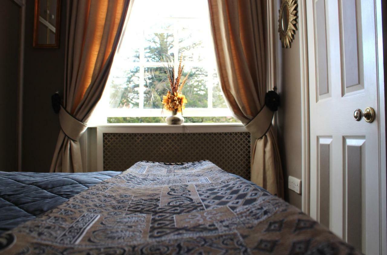 Holly House Bed And Breakfast And Apartments เฮริฟอร์ด ภายนอก รูปภาพ