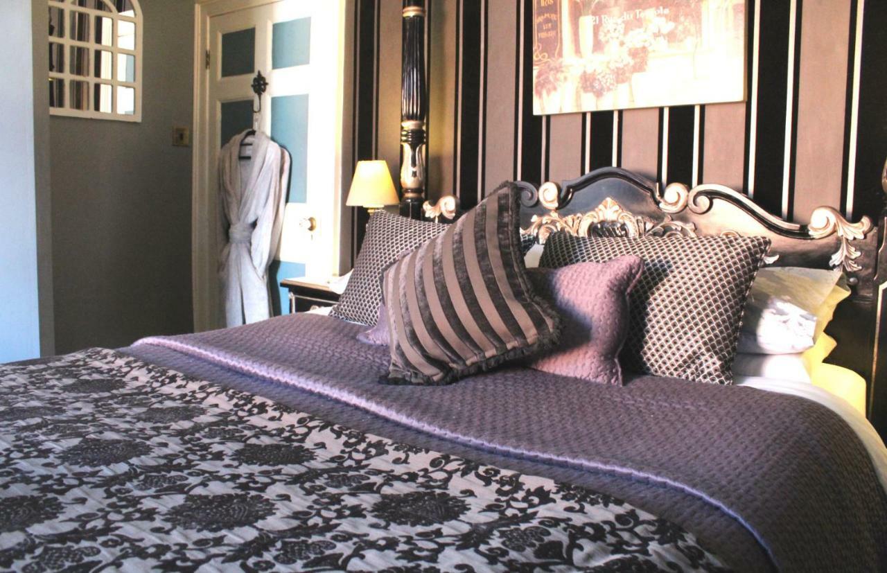 Holly House Bed And Breakfast And Apartments เฮริฟอร์ด ภายนอก รูปภาพ