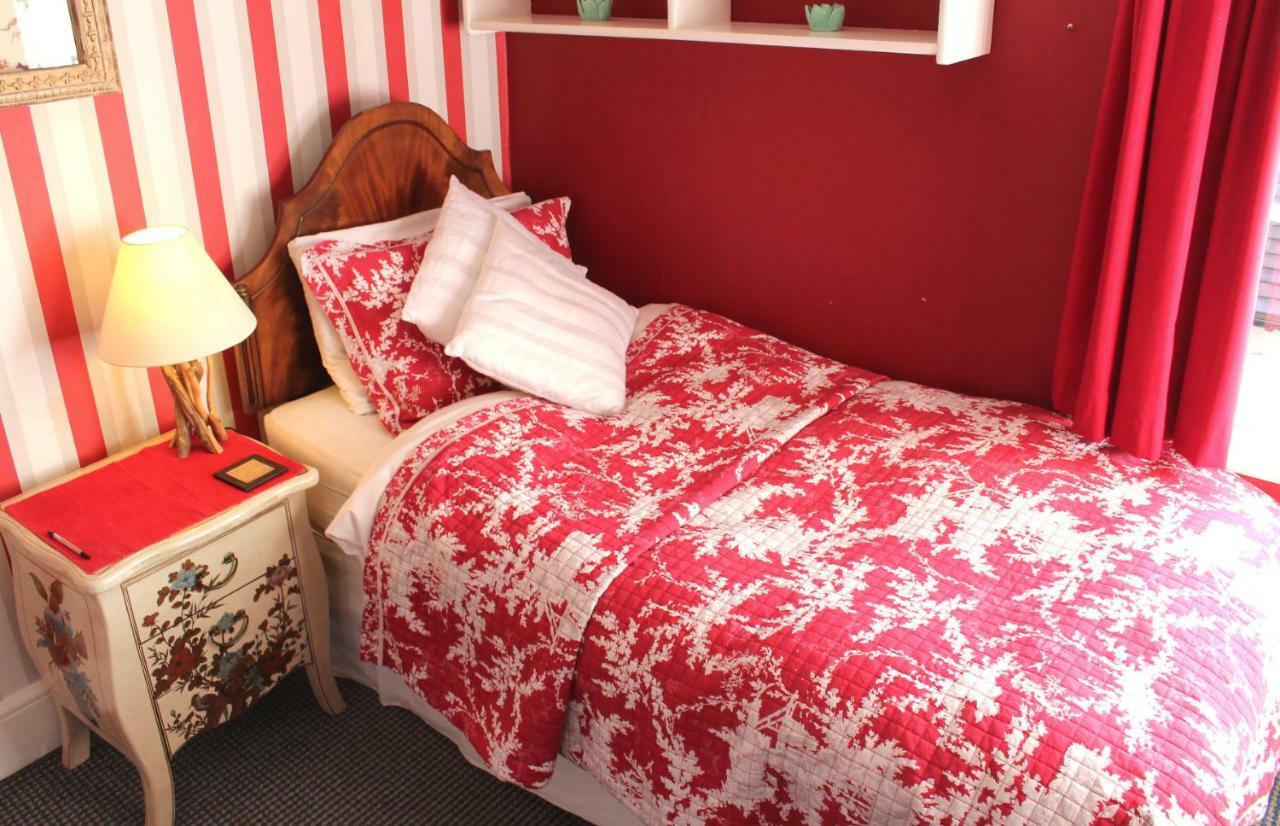 Holly House Bed And Breakfast And Apartments เฮริฟอร์ด ภายนอก รูปภาพ